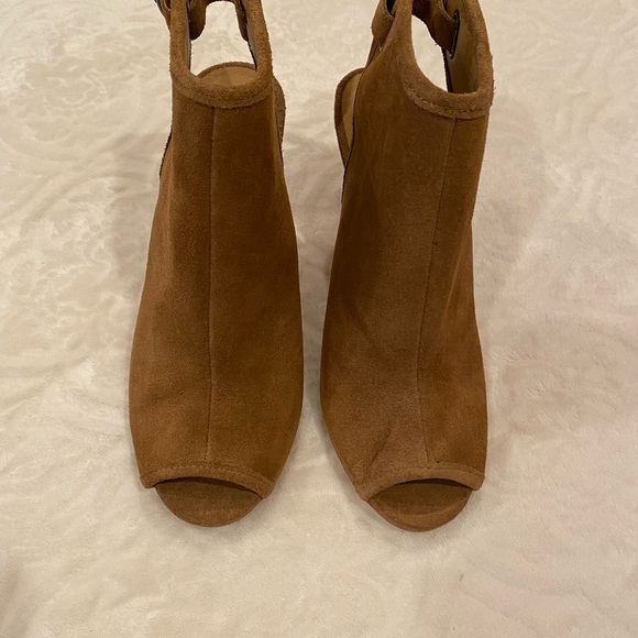 Lucky Brand NWT/NIB Women’s “Sezzah” Suede Booties 8 - Picture 4 of 12